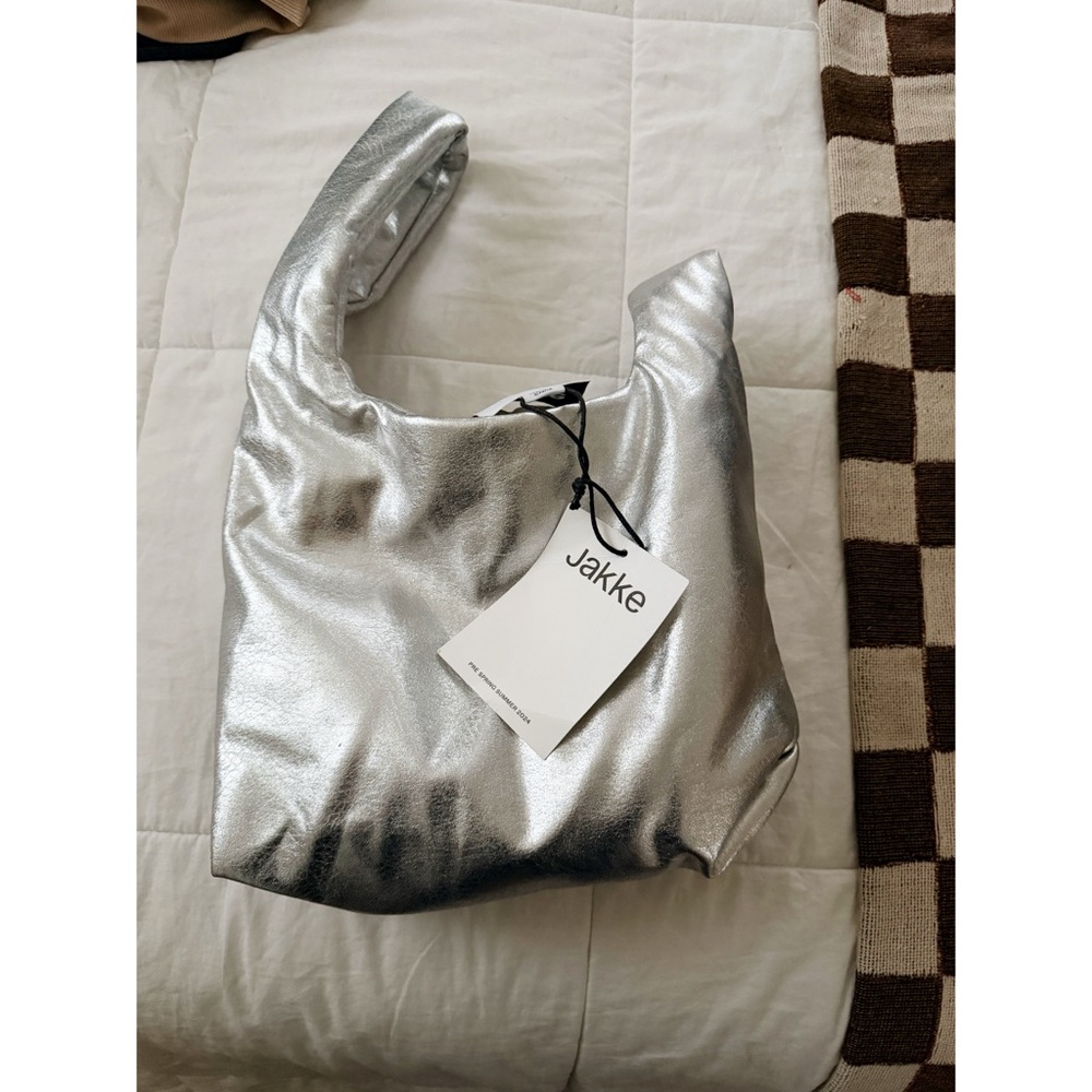Jakke Neenah Metallic Silver Faux Leather top handle bag NWT